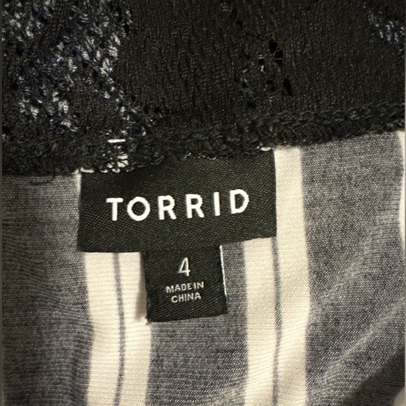 Torrid Black and White Mandarin Collar Tunic - Picture 5 of 6